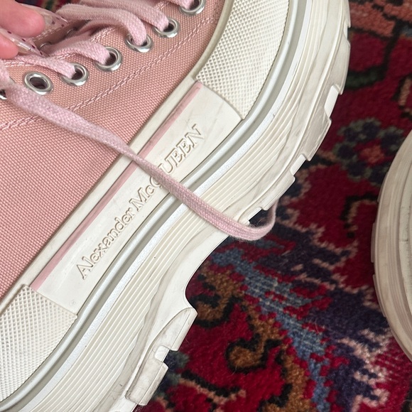 Alexander McQueen Women's Sneakers in Pink and Cream - Picture 6 of 8